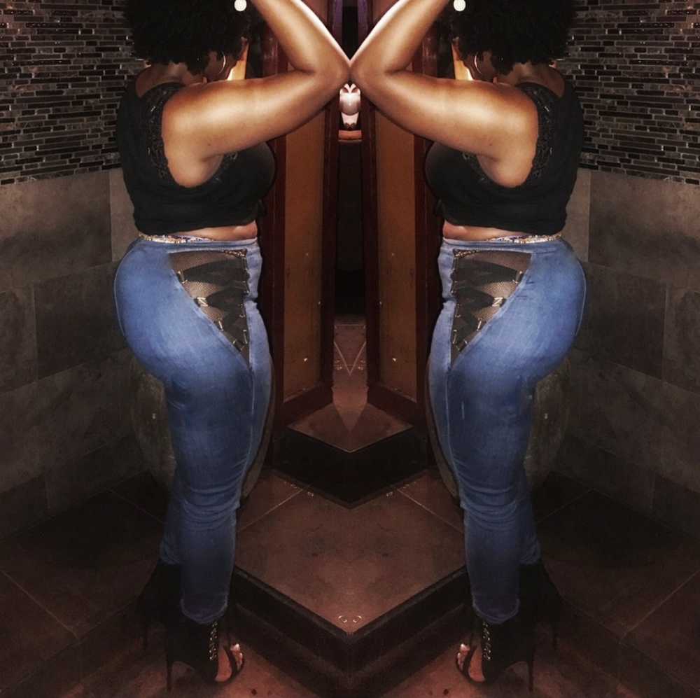 NOW AVAILABLE 🆕Skinny Jeans with mesh sides